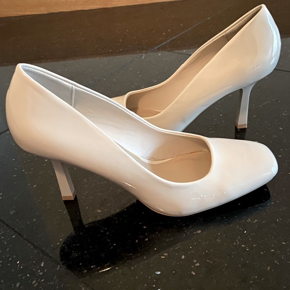 ❤️ in a D SHINY WOMEN’S dressy heals in Cream White size 7.5 NEW - Picture 1 of 10